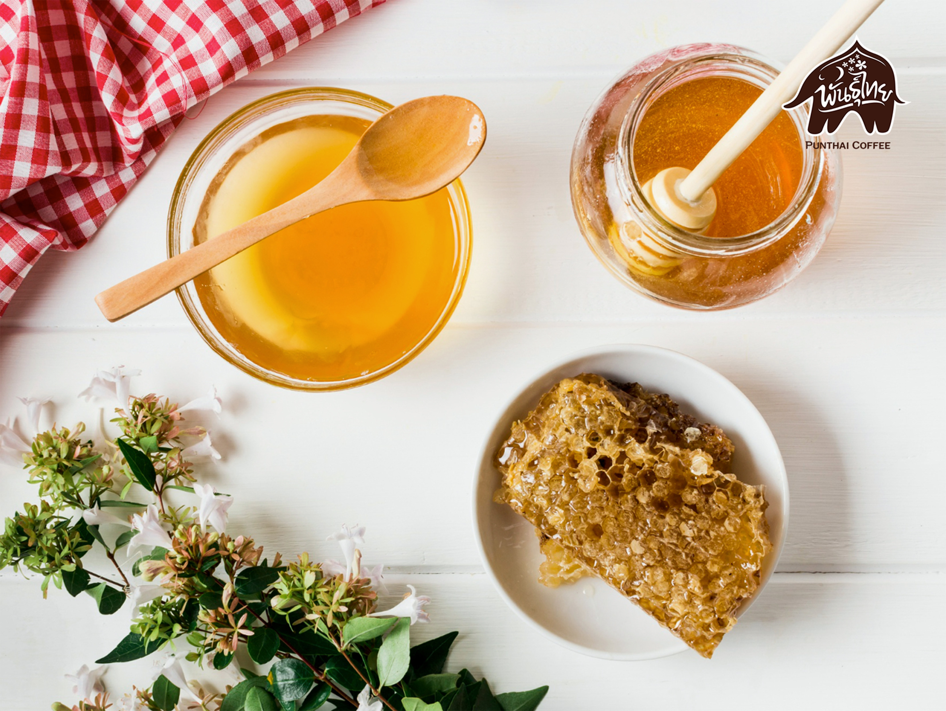 top view honey containers with honeycomb